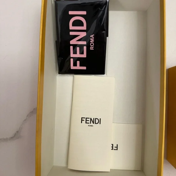 Fendi Oversized Rimless Square Sunglasses - Picture 10 of 12